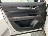 パワーウィンドウのスイッチですよ。運転席に居ながら窓を開け閉めのコントロールできます。