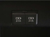 充電用USB端子付き。スマートフォン等の充電に便利です。