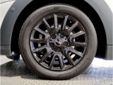MINIのアロイ・ホイールは、MINIらしさの象徴である、ゴーカート・フィーリングを向上させるために技術の粋を集めて開発されています。