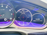 規定の保証期間終了後も、新車登録日から最長15年(または走行距離20万km以内)まで保証を延長できる「延長保証制度」をご用意し、末永く安心のポルシェライフをサポートいたします。