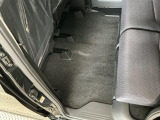 しっかりと汚れ、砂ぼこりを落とし足元まで清潔な車内空間を作り上げております♪