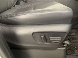 パワーシート搭載、微妙な調整が手軽にでき、ピッタリのポジションで運転することが可能です。