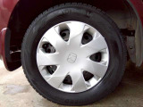 185/65R15スタッドレスタイヤ装着車♪各種アルミホイールや、ノーマルタイヤも取扱いしております。是非ご相談ください♪