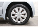 純正のホイールキャップが足元を飾ります!タイヤサイズは155/65R14 になります。