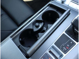 Audi正規ディーラーが高品質をお約束。高度な訓練・教育を受けたAudi専任メカニックが、100項目にもおよぶ精密な点検を実施。すべてクリアしたAudi車だけ、あなたのお手元に届けられるのです