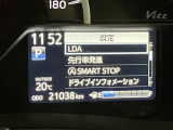 スピードメーター内のディスプレイ部に安全装備の設定状態が表示されます。