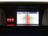 サイドビューで右左折時に運転席からは見えないところも映し出してくれるので安心♪※あくまでも補助的な装置なので目視確認もお忘れなく!