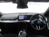 雰囲気のあるインパネ周りです。各スイッチも操作しやすい配慮がなされております。