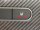 ●フロントシートヒーティング:運転席・助手席共に三段階で調節が可能なシートヒーターを装備しております。季節を問わず快適にご使用いただけます。