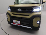 白く明るい光で、夜間の走りをサポート。前方視界を見やすくして安心感を高めるほか、消費電力を抑えて低燃費にも貢献。