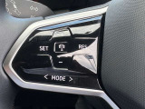 アダプティブクルーズコントロール(ACC)&トラベルアシスト搭載。車間距離維持+車線サポートで快適なドライブを。