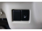 運転席には寒い日の肩や腰、冷えやすい下肢を温めてくれるシートヒーターが付いております!