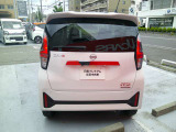 後続車からの視認性も良くスタイリッシュなLEDテールランプ※電車にてご来店の際は、最寄駅(阪急塚口駅・JR尼崎駅)まで、お越し頂けましたらお迎えにもあがりますので、お気軽にお申し付け下さい。