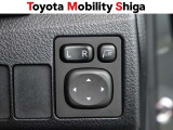 便利な電動格納ドアミラーも装備しております。駐車時にボタン一つで折り畳む事が出来るので便利ですよ。