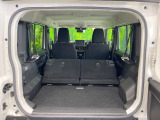 普段のお買い物や通勤、送迎等に十分な荷室スペースを確保しております。セカンドシートを倒すと、大きな荷物の積載も可能です♪
