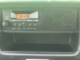 ラジオを始め、様々な音源を楽しめます。運転中のエンターテイメントを充実させ、快適なドライブをサポートします。使いやすい操作性もポイントです。