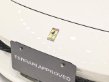 ルーフを別色で仕上げたツートンボディペインティングを採用し、車体を低く精悍なプロポーションに見せています。