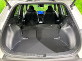 【パワーバックドア】スマートキーや運転席のボタンを押すだけでリアゲートが自動で開閉します!荷物を持っている時や、高い位置にあるバックドアを閉める際に便利な機能です♪