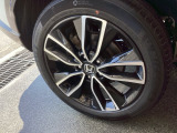 純正アルミホイールです。足元が引き立つので、車全体のイメージがアップしますよ!