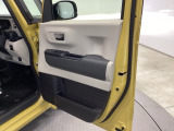 運転席ドアには収納ポケット付き!