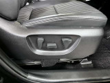 パワーシート搭載。微妙な調整が手軽にでき、最適なポジションで運転することが可能です。