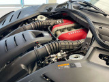 6.5L V12エンジンを搭載、725CVを発揮します(カタログ値)。