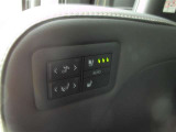 2列目は電動シートです。更にシートエアコン付きです。