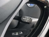 《クルーズコントロール》高速道路でアクセル操作なしでも車が自動でスピードを保ってくれる機能です。操作さえ覚えてしまえば、長距離の高速は楽々走れます!