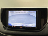 バックモニター付きです。後退時に車両の後ろ側を画面に表示します。車庫入れなどでバックする際に後方確認ができ便利です。