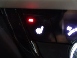 運転席と助手席には、【シートヒーター】が装備されています。温度調整も切り替えができお好みの設定で快適なドライブを楽しめます。腰から下が暖まると、暖房よりも体があったまりますよ。
