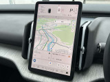 ボルボGoogleナビ。車が単独でネットにつながっている為、便利です。目的地の設定・曲の選曲・エアコンの温度設定等おおよその事は音声で話しかけるだけです。