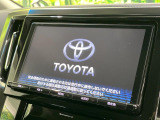 【純正9型ナビ】人気の大型9インチナビを装備。存在感のある大画面はインパクト大!ナビ利用時のマップ表示は見やすく、テレビやDVDは臨場感がアップ!いつものドライブがグッと楽しくなります♪