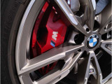 【BMWアロイホイル】軽量かつ強度に拘ったアロイホイル。走行性能ポテンシャルを引き出す設計。車の足元を引き締めてくれる大きなポイントはアロイホイルです。