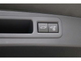 ボタン一つでリアゲートの開閉が可能な「パワーバックドア」を装備しています。
