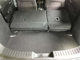 シートを倒すと大きな荷物や長い荷物などたくさん積めますよ☆