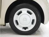 ◆純正ホイール装着車◆シンプルなデザインのホイールキャップ付きです。