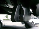 日本仕様のBMWではルームミラー内蔵型のETC車載器を採用しているので、後からつける必要がありません。