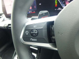 BMW SOSコール:エアバックが展開するような事故が発生した時に、車両に搭載されている通信端末から自動的にBMW SOSコールセンターにSOSコールが発信されます。