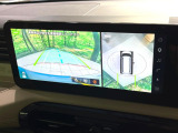 【マルチアラウンドモニター】専用のカメラにより、上から見下ろしたような視点で360度クルマの周囲を確認することができます☆死角部分も確認しやすく、狭い場所での切り返しや駐車もスムーズに行えます。