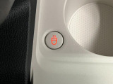 【ホットカップホルダー】 ホットドリンクをちょうど良い温度でキープしてくれる保温機能付きのホルダーです。
