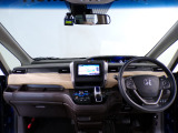 【ルームクリーニング】せっかく乗るならピカピカの車がいいですよね!当店は、他社では省きがちな細部に至るまで、徹底した清掃を行っております。