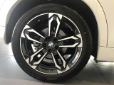 BMW純正アルミホイールです。納車時にはアルミホイールコーティングも承っております!是非ご検討下さいませ。