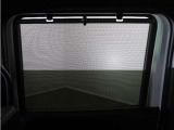 ◆スクリーンサンシェード◆日差しを和らげ、プライバシーの保護にも役立ちます。後部座席にお子様を乗車させるときも、ゆっくりお昼寝できます♪