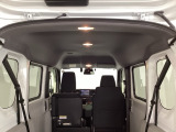 コンテナ型の室内空間はスペースをムダなく使い、たくさんの荷物を積む事が可能です。