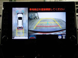 車庫入れなどを楽々サポート! パノラミックビューモニター搭載