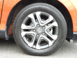 ★右前タイヤ★見栄えが良く足元が引き立つので、車全体のイメージがアップします!タイヤ詳細 185/65R15インチでタイヤの溝は、4mmございます。