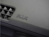◆助手席エアバッグ◆SRSエアバッグは、シートベルトだけでは防ぎきれない衝突時の衝撃から乗員を守るための安全装置。衝突時に瞬時に膨らみ、頭部や胸部がダッシュボードに直接衝突するのを防ぎます。