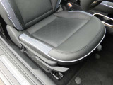 運転席・助手席は、シートヒーターが装備されています!