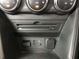 CD/DVDプレイヤーとAUX/USB・電源ソケットも付いてます