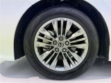 純正アルミホイールが車の雰囲気を引き立てますね!